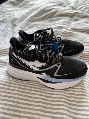 Diadora Atomo V7000 W | Made in Italy | Black/White (C7406) | Women's 6.5/7
